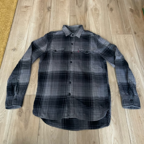 Levi’s flannel - Picture 1 of 3